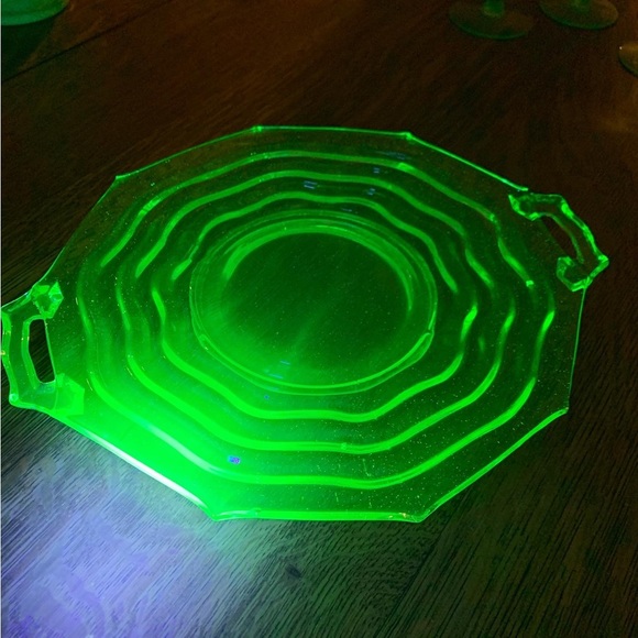 Uranium glass platter, vintage Jenkins glass - Picture 3 of 7